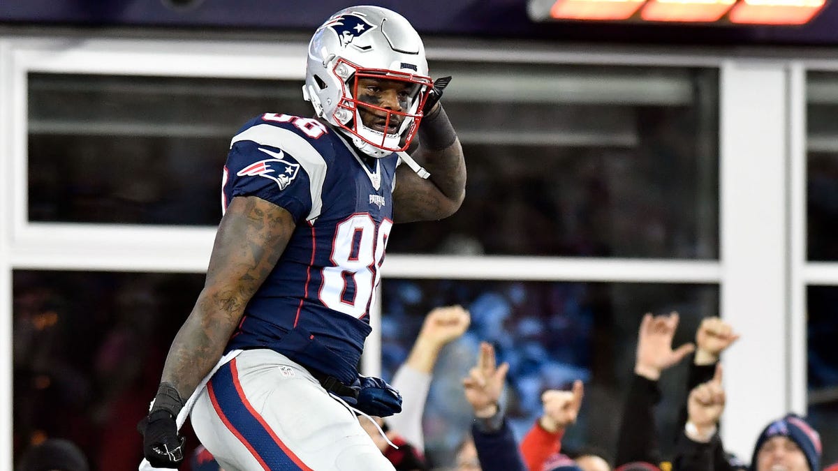 Watch New England Patriots' Martellus Bennett try to explain his unusual fascination with bacon