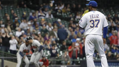 Brewers make roster moves ahead of Tuesday doubleheader