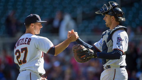 White Sox hand Twins first loss with 6-2 win White Sox hand Twins first loss with 6-2 win