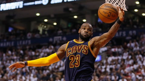 James scores 35 points as Cavaliers ousts Raptors