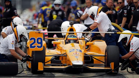 Dixon qualifies third-fastest at Indy 500