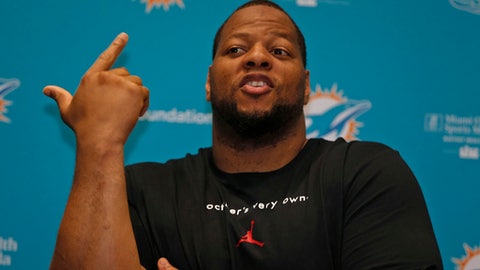 Suh says he's 'sick and tired' of not winning in playoffs