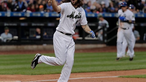 Santana homers, but Brewers lose to Mets, 4-2