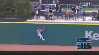WATCH: Twins' Buxton makes incredible catch at the wall
