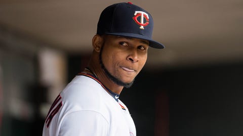 Twins CF Buxton pulled as precaution after hitting wall