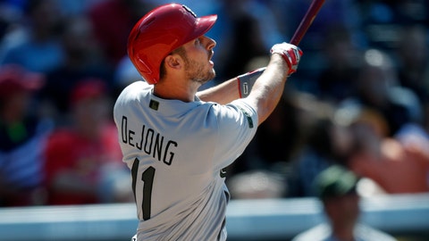 Utley, Forsythe lead rally as Dodgers move into first place