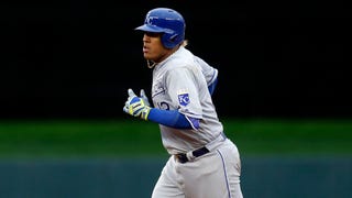 WATCH: Salvy homers twice in Game 2 in Minnesota