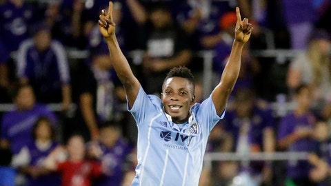 Fernandes scores 3 goals, Sporting KC beats Sounders 3-0