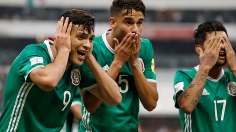 Mexico beats Honduras 3-0, closes in on World Cup berth