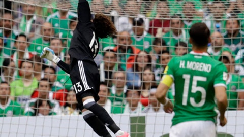 Mexico draw with US, maintain lead at top of qualifying group