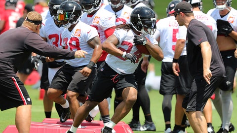 Falcons' Dontari Poe makes weight, earns $125000 bonus Falcons' Dontari Poe makes weight, earns $125000 bonus