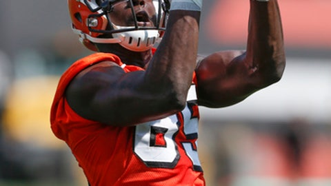 Browns' top pick Garrett hurts foot in practice Browns' top pick Garrett hurts foot in practice