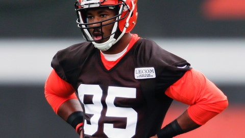 Browns' Garrett has sprained foot, expected to be in camp