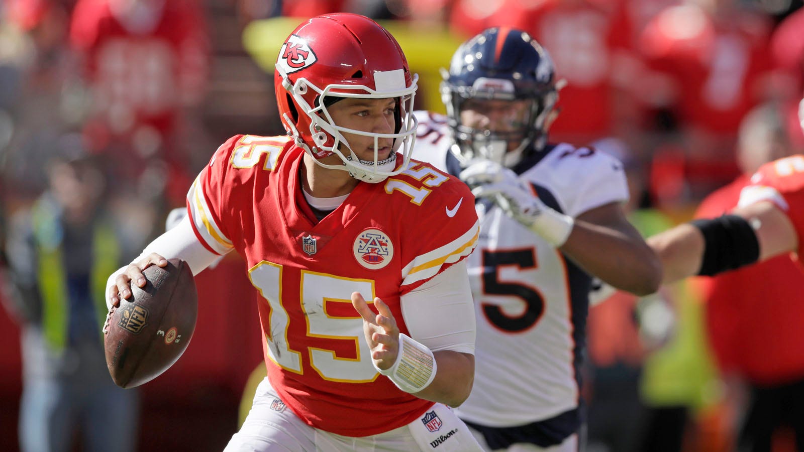 Mahomes Throws For Four Touchdowns As Chiefs Defeat Broncos Fox Sports