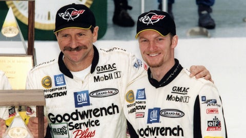 Elliott And Hamlin Race To Duel Victories At Daytona