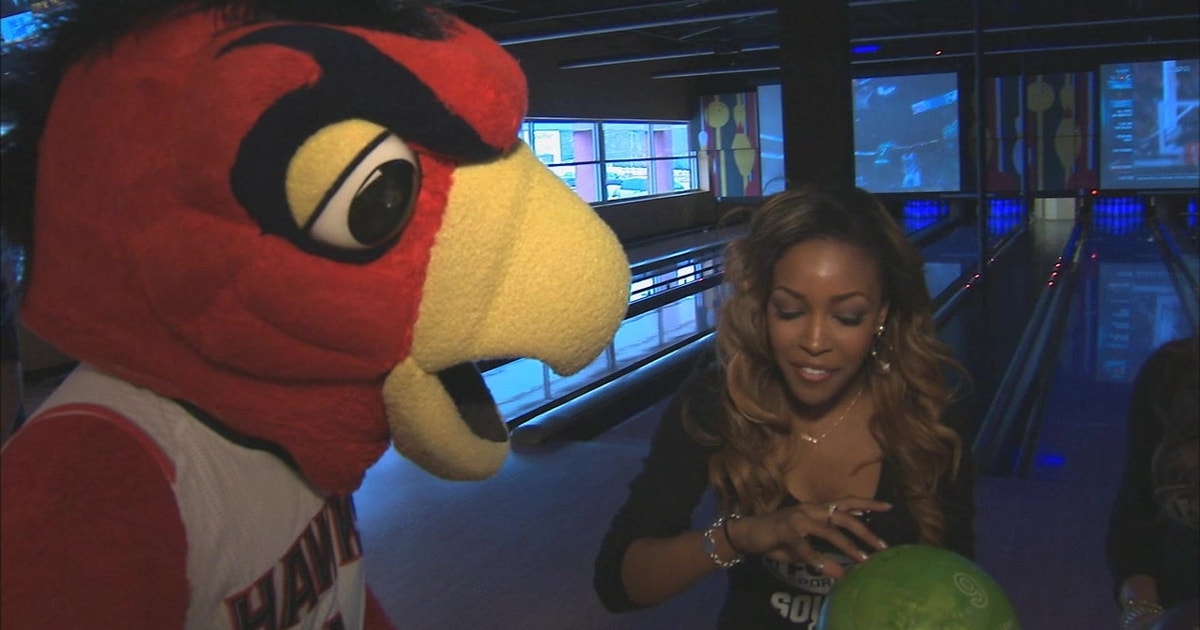 FOX Sports South Girls with Harry The Hawk | FOX Sports