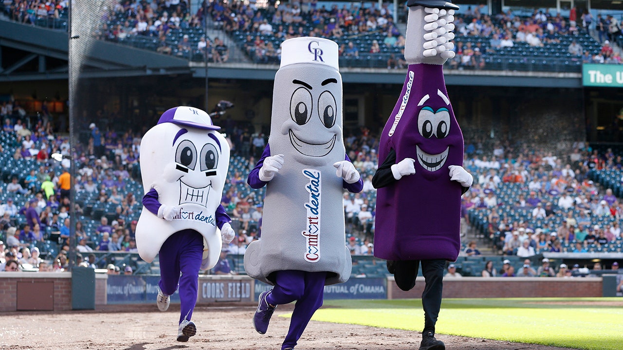 Toothy Wins Rockies Mascot Race On Sunday Fox Sports