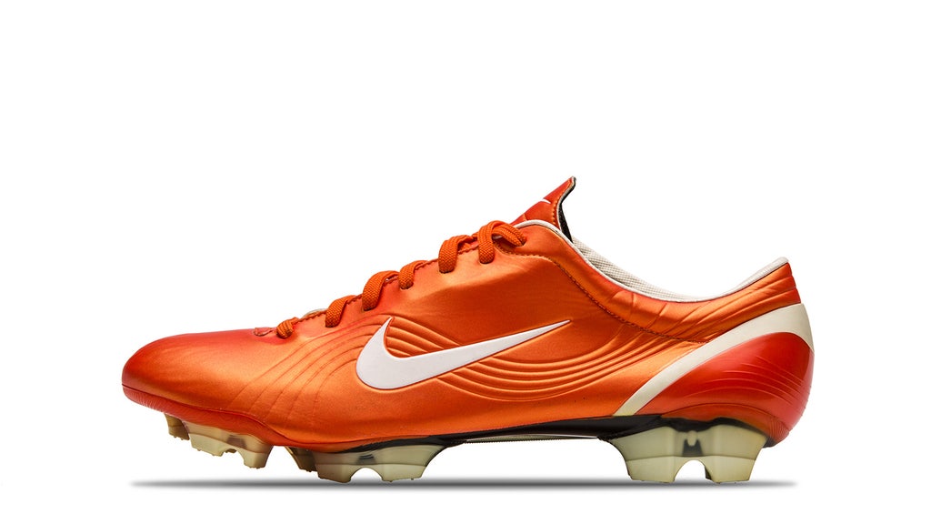 cr7 red boots