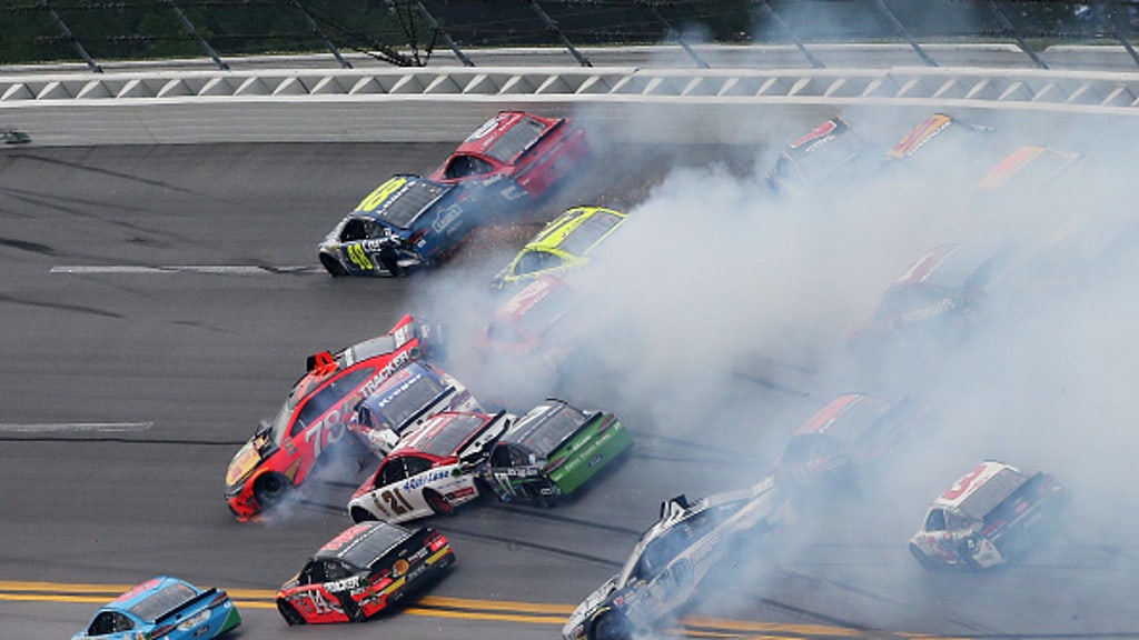 Best 25 Photos Of The 2016 Nascar Sprint Cup Series Season Fox Sports