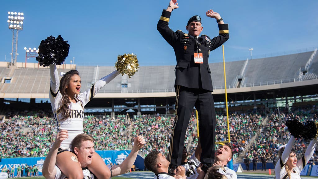 21 Photos Of Pure Joy To Convince You All College Football Bowls Matter