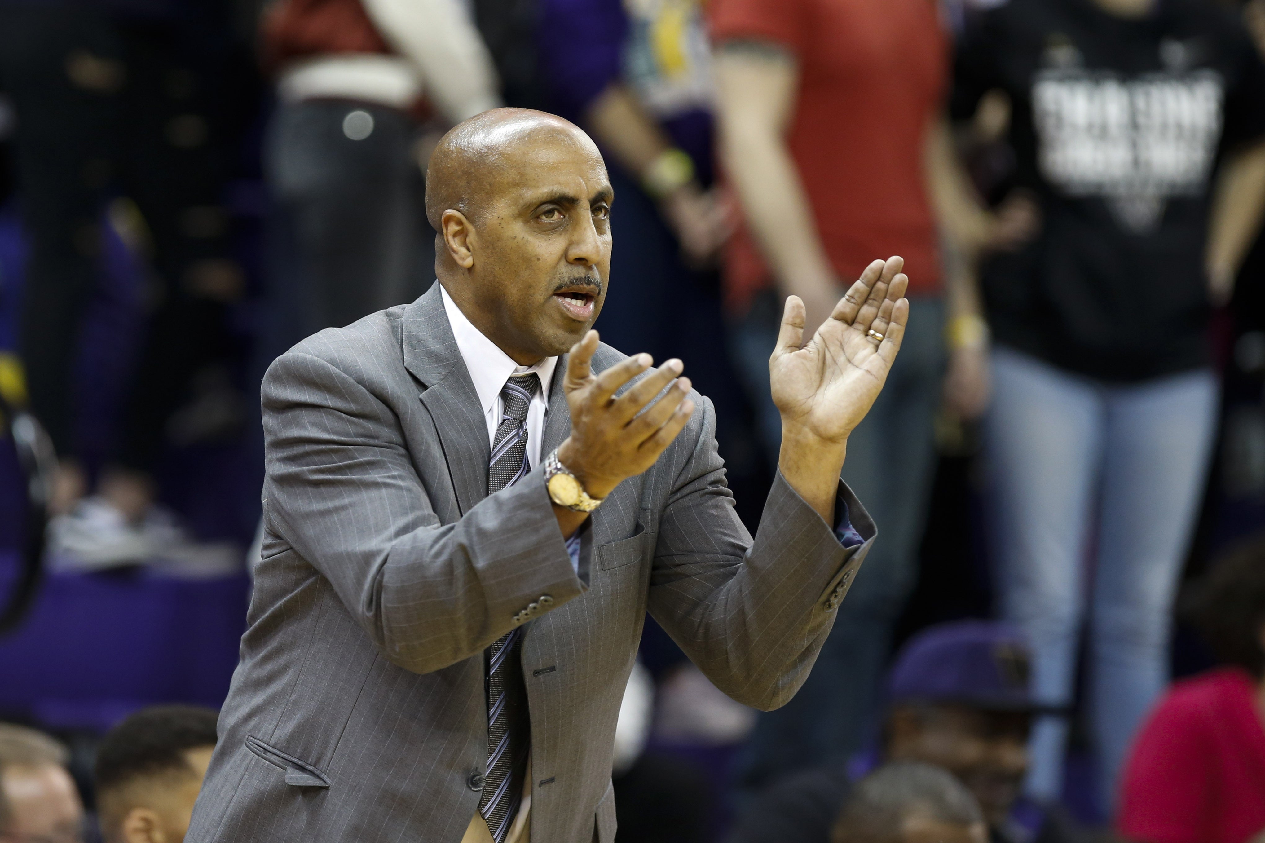 Is Washington Huskies Basketball Coach Lorenzo Romar On Hot Seat? | FOX ...