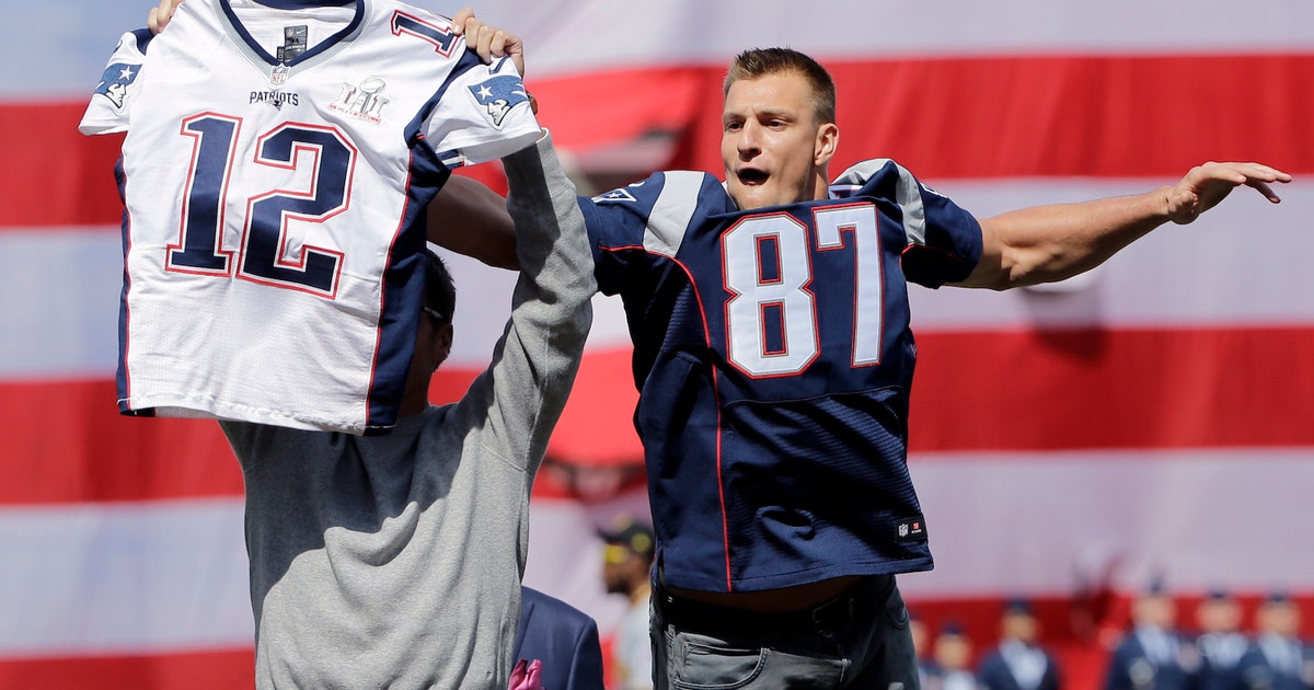 rob gronkowski steals brady jersey rob gronkowski steals brady jersey