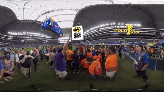 Tim Howard and Omar Gonzalez greet fans (360 Video) | 2017 CONCACAF Gold Cup