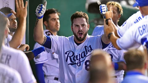 Moustakas reportedly headed back to Royals on one-year deal