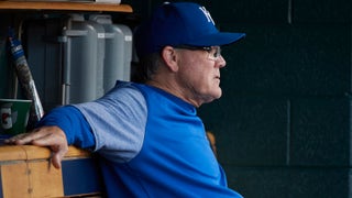 Ned Yost not too concerned about Salvador Perez's side tightness