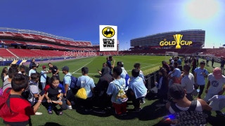 Graham Zusi greets a group of fans (360 video) | 2017 CONCACAF GOLD CUP