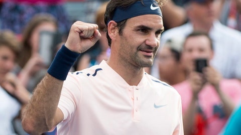 Federer cruises into Montreal semi-finals