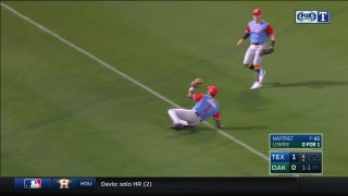 WATCH: Elvis Andrus makes good sliding play for an out in 4th vs. Oakland