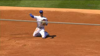 Kris Bryant lays out for ground ball, gets the out at 1st
