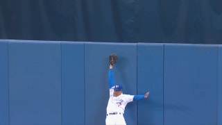 HIGHLIGHT: Blue Jays' Carrera misses catch, Rays tie game