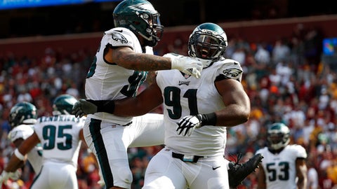 Kareem Hunt and Travis Kelce get past Eagles