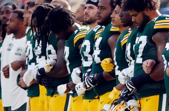 Tradition & attrition: Bears, Packers slog it out at Lambeau