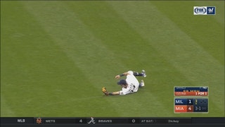 WATCH: Brewers' Perez makes diving catch in right field