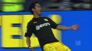 Dortmund's Shinji Kagawa knocks one in for a 1-0 lead over Hamburg