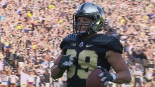 Purdue evens the score with a 10-yd touchdown pass