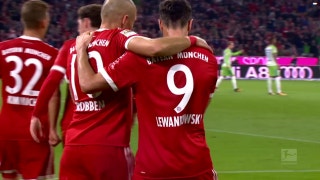 Robert Lewandowski converts penalty to give Bayern lead over Wolfsburg