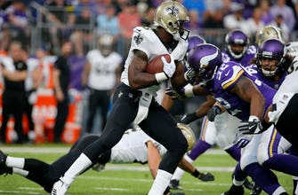 Peterson met with boos, stifling Vikings' defense in return to Minnesota