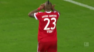 Arturo Vidal goal makes it 3-0 for Bayern vs. Schalke | 2017-18 Bundesliga Highlights