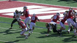Wisconsin's Jonathan Taylor runs 3-yds for a touchdown after a 30-yd completion from Alex Hornibrook