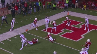 J.T. Barrett scores on a 6-yd run to increase the Buckeyes lead