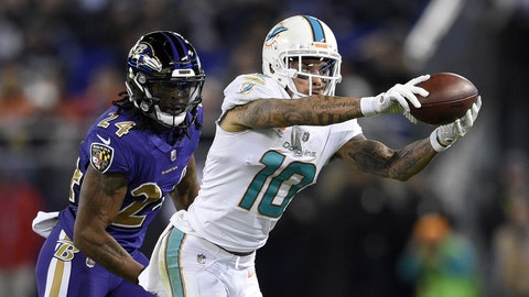 Carr Comes Out Throwing as Raiders Beat Dolphins