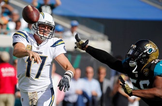 LA Chargers QB Rivers reports possible concussion symptoms