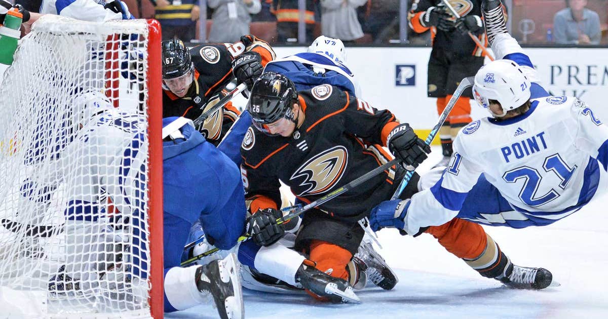 Ducks drop late to Lightning 2-1
Ducks drop late to Lightning 2-1