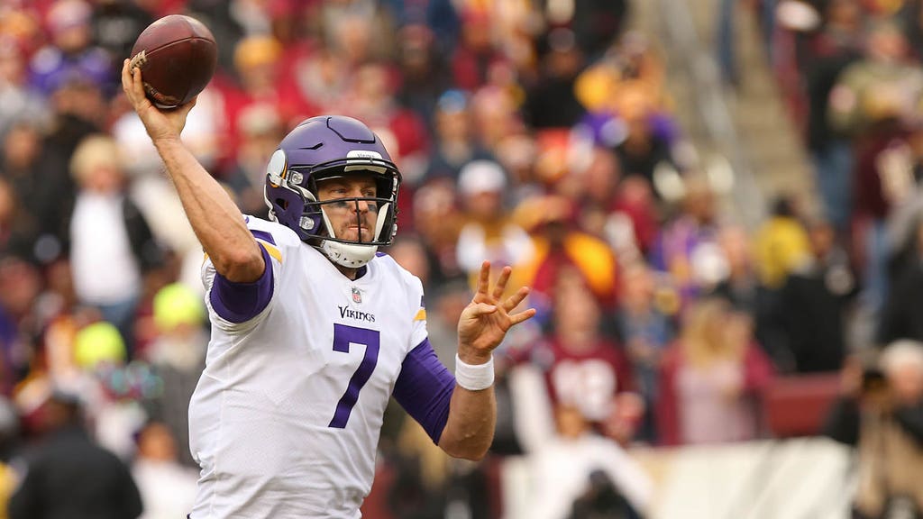 adam thielen yellow gloves