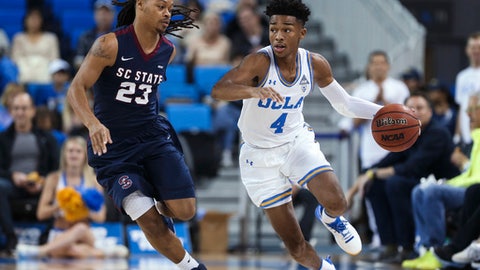 South Carolina State's Tyvoris Solomon collapses on bench South Carolina State's Tyvoris Solomon collapses on bench