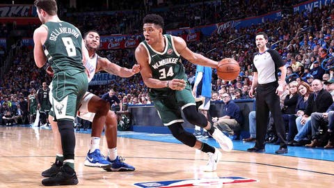 Antetokounmpo's disputed dunk lifts Bucks over Thunder 97-95 Antetokounmpo's disputed dunk lifts Bucks over Thunder 97-95